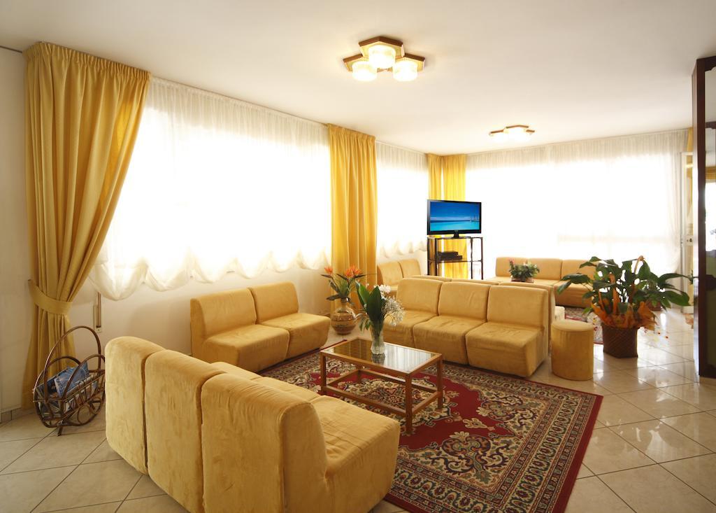 Hotel Devon Rooms & Breakfast Чезенатіко Екстер'єр фото