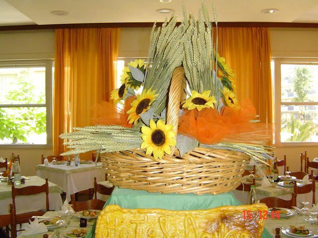 Hotel Devon Rooms & Breakfast Чезенатіко Екстер'єр фото